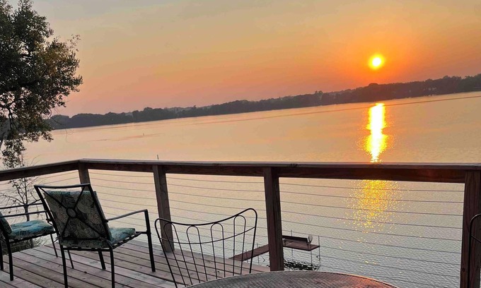Spirit Lake Casa | Lakefront Hideaway, whole house, sleeps 11 + crib & toddler; 4 bedroom 3 bath