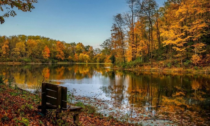 Williamstown Casa | Lakefront + Hiking Trail + Huge Family Friendly House + near Ark Encounter