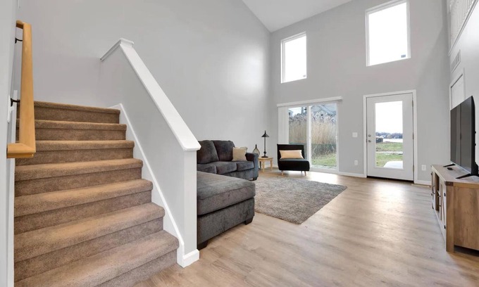 Waterford Casa | Amazing Cozy Lakefront Retreat on All-Sports Elizabeth Lake w/ private dock