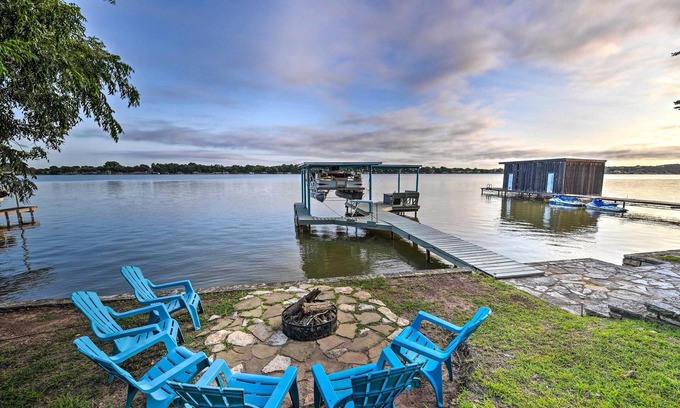 Granbury Casa | Lakefront Home < 3 Miles to Historic Granbury!