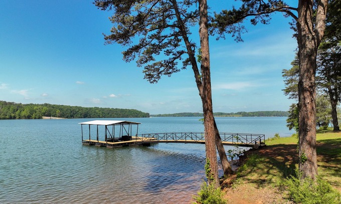Anderson Casa | Lakefront Home, 6BR / 4BA, aguas profundas / muelle, perfecto para estadías multifamiliares