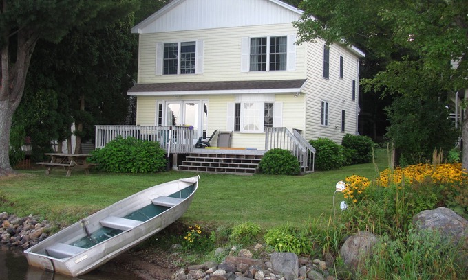 Colchester Casa | Lakefront Home en East Haddam, Connecticut - Pacífica - Crystal Clear Lake