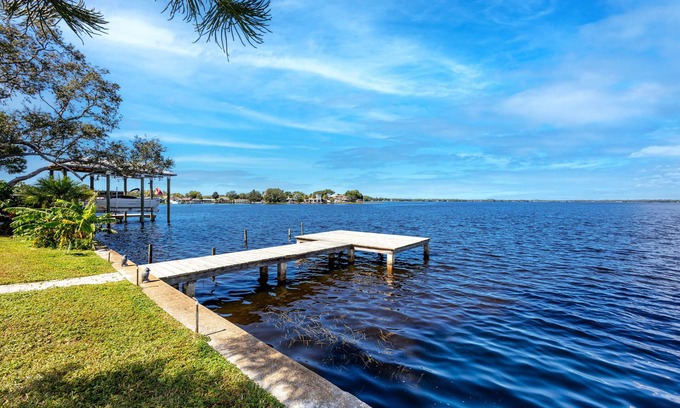 Lake Shore Estates Casa | Lakefront home near beaches with waterview, pets ok