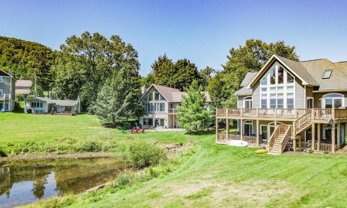 McHenry Casa | Lakefront Home Near Wisp with Great Location Dock Slip Hot Tub