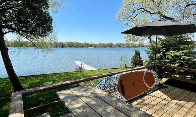Grayslake Cabina | Lakefront Home on Gages Lake