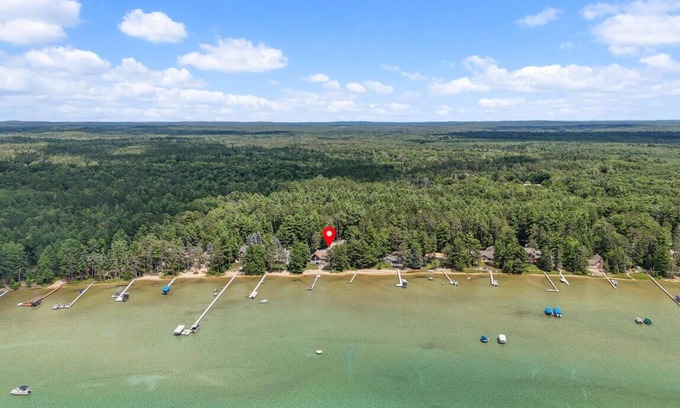 Higgins Lake Casa | LAKEFRONT HOME w BEACH @ HIGGINS LAKE!