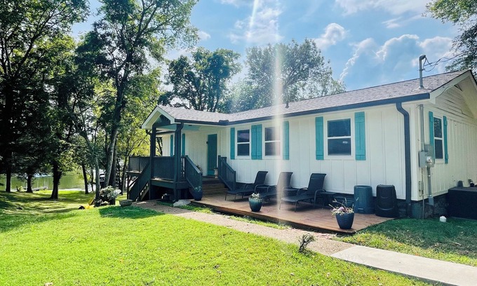 Gallatin Casa | Lakefront Home w/ Dock on Old Hickory Lake