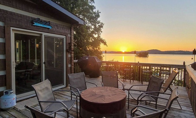Jefferson City Casa | Lakefront home w/ free attraction tickets, amazing views, & dock