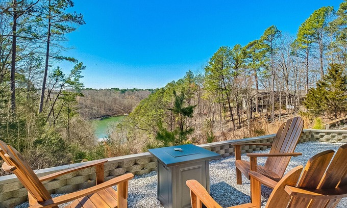 Beaver Shores Casa | Lakefront home with a game room, washer/dryer, central AC & firepit
