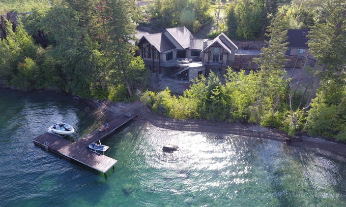 Bigfork Casa | Lakefront home with boat dock & private hot tub!