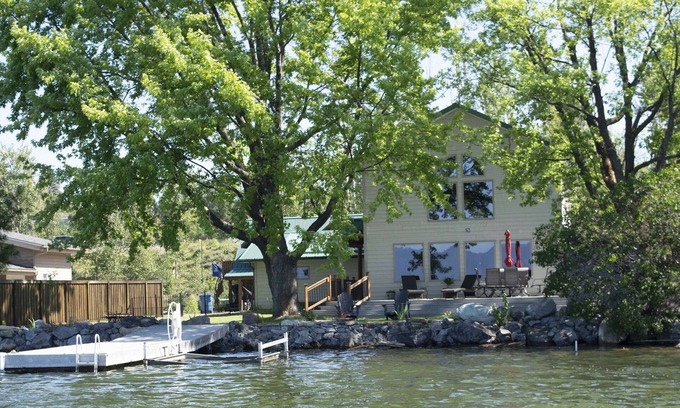 Bigfork Cabina | Lakefront home with Dock and lagoon access in Bigfork