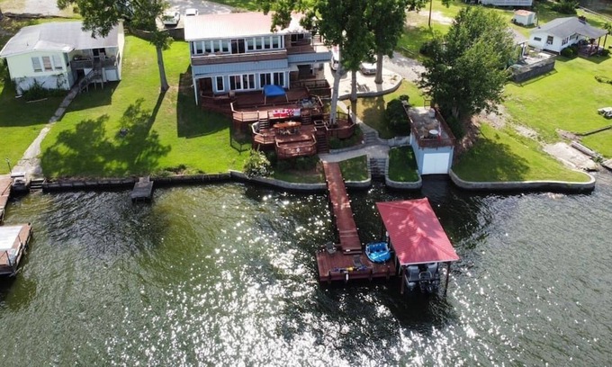 Waterloo Casa | Lakefront Home with HOTTUB! KAYAKS,SUP's,TUBES! King beds, PingPong, CornHole!