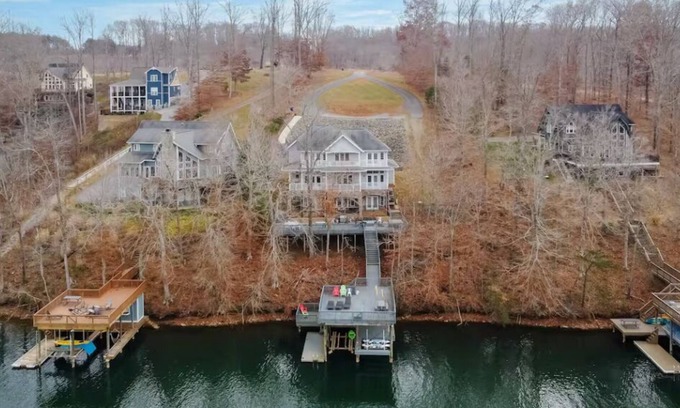 Moneta Casa | Lakefront Home with Hot tub, dock, & 12 beds