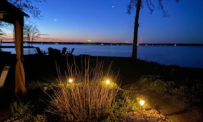 Brewerton Casa | Gema escondida frente al lago, perfecta para familias grandes, juegos, pesca, bote o descanso