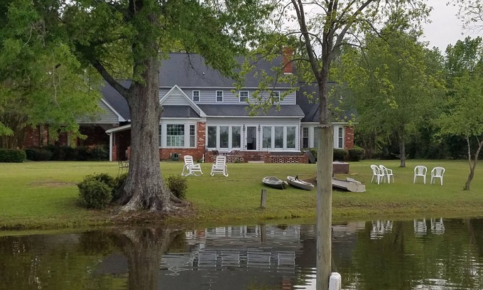 Summerton Casa | Lakefront Home *** Muelle privado *** Gran patio *** Chimenea al aire libre