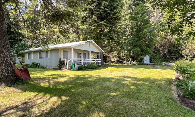 Rathdrum Casa | Lakefront home with private dock, large yard, wood stove, firepit, grill, W/D