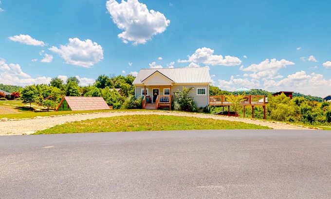 Sevierville Casa | Lakefront home with expansive deck, pool access, & free attraction tickets