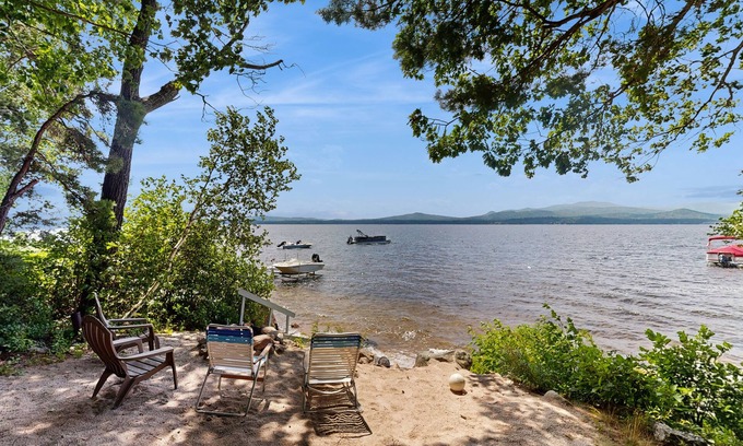Freedom Casa | Casa frente al lago con vistas, acceso al agua para paseos en bote / natación y más