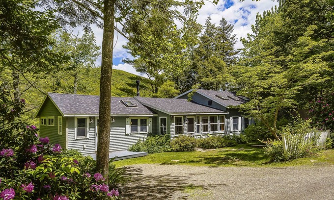 Searsmont Casa | Lakefront home with water views - Dock, Partial A/C, Dog-friendly, Washer-Dryer