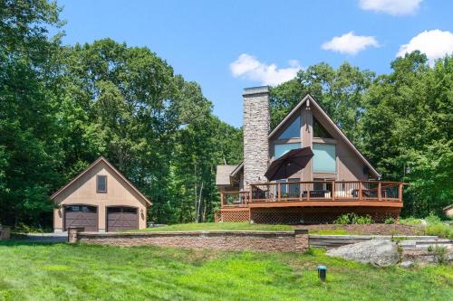 Burrillville Casa | Lakefront-hot Tub Gym Kayaks Paddleboards