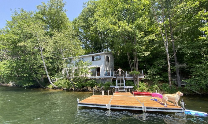 Ludlow Casa | Lakefront House 1 Mile from Okemo! Hot Tub, Now Renting for Feb Break Week!