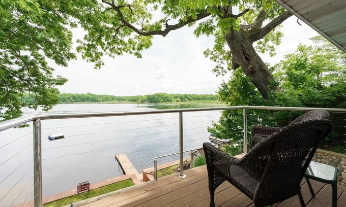 Delton Casa | Lakefront House for Seasonal Stay- NOW High Speed Internet!