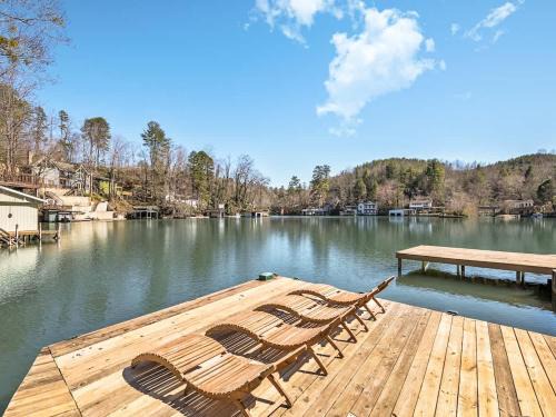 Garner Cove Casa | Lakefront House In A Quiet Cove - Kayaks Available