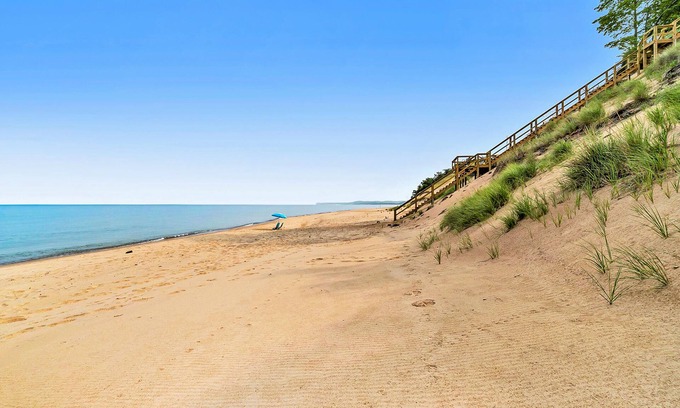 Manistee Casa | Lakefront house on 5 acres with gorgeous lake views, private beach, kayaks