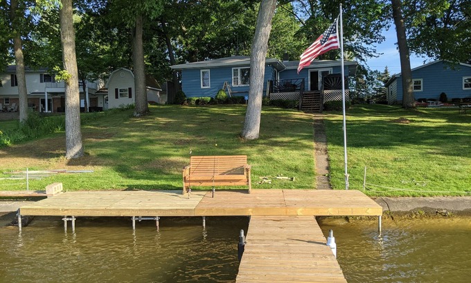 Colon Casa | Lakefront house on All Sport Palmer Lake with pier to dock your boat/kayak.