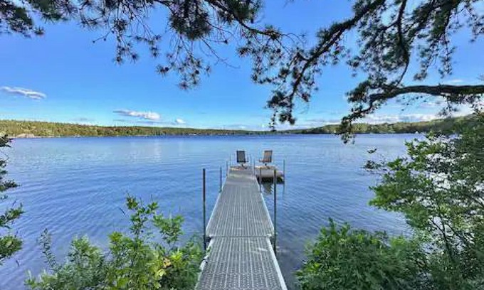 Deerfield Cabaña | Lakefront House on Pleasant Lake - Pet Friendly