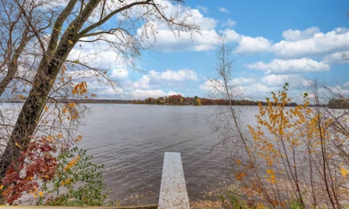Lake Wissota Casa | 🔥 Lakefront · 2 Docks · Fire Pit · Grill · Laundry · Extra Toilet