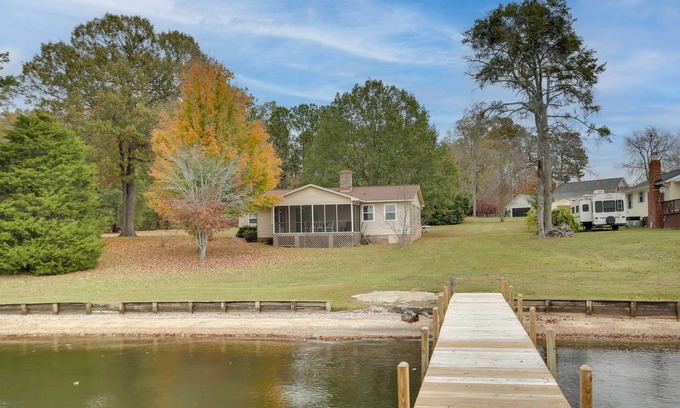 Cross Hill Casa | Lakefront House w/ Boat Ramp, Dock & Sunset Views!