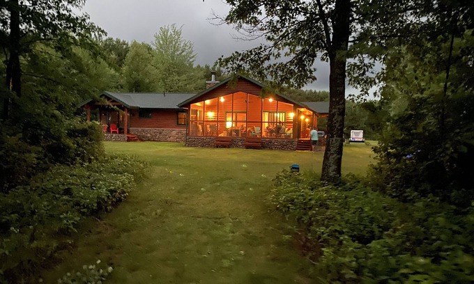 Necedah Casa | Lakefront House with Amazing Sun Room and Jacuzzi!!!