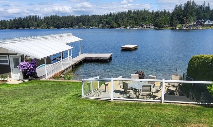 Lake Goodwin Casa | Lakefront House with dock and lots of toys!