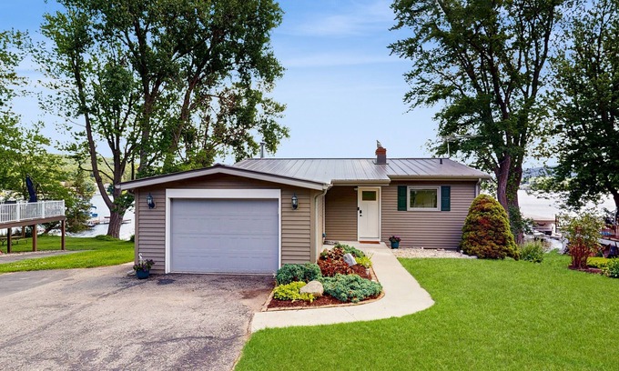 Okee Casa | Lakefront house with private dock + near restaurants with live music
