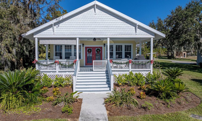 Babson Park Casa | Crooked Lake Bungalow