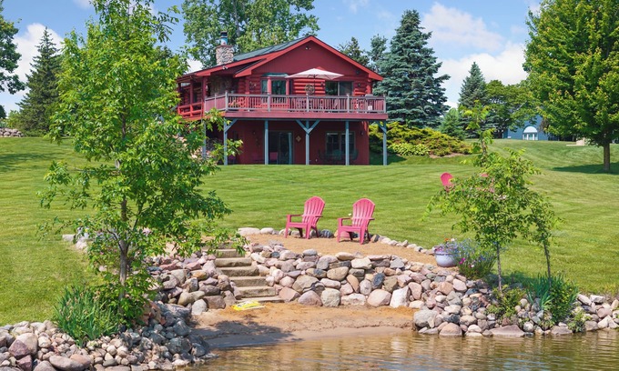 Onsted Casa | Lakefront Irish Hills Home ~ Sleeps 11 ~ Sandy Beach ~ Near MIS Speedway