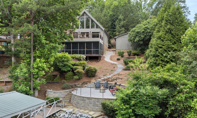 Seneca Casa | Lakefront Keowee Retreat w / Dock - Cerca de Clemson!