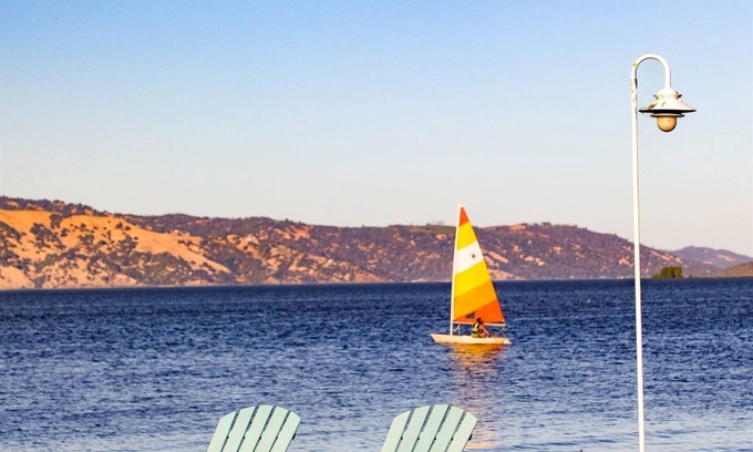 Lakeport Casa | Lakefront | King Bed | Private dock |SUPs & Kayaks