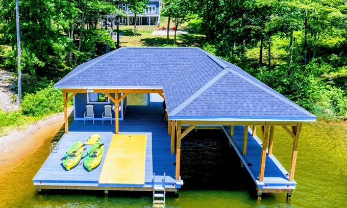 Mineral Casa | Lakefront Lake Anna with Cove, Dock, Deck, Hot Tub