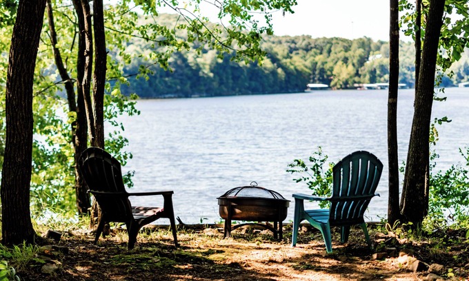 Rogers Casa | Lakefront & Lakeview Getaway on Beaver Lake, 2 Kayaks, Blkstone & Wine/CoffeeBar