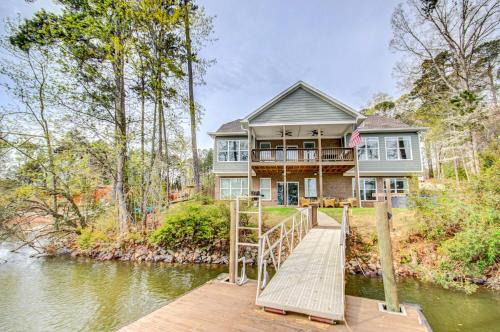 Leesville Casa | Lakefront Leesville Retreat with Private Dock!
