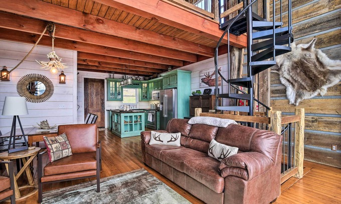 Sharon Grove Cabina | Lakefront Lewisburg Vacation Rental w/ Deck!