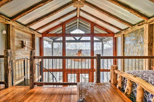 Sharon Grove Casa | Lakefront Lewisburg Vacation Rental with Deck!