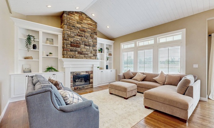 Centralia Casa | Lakefront living, steps to the water, fishing and kayaks, walk to outlet shops