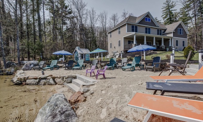 West Alton Casa | Lakefront Lodge sleeps 18 comfortably