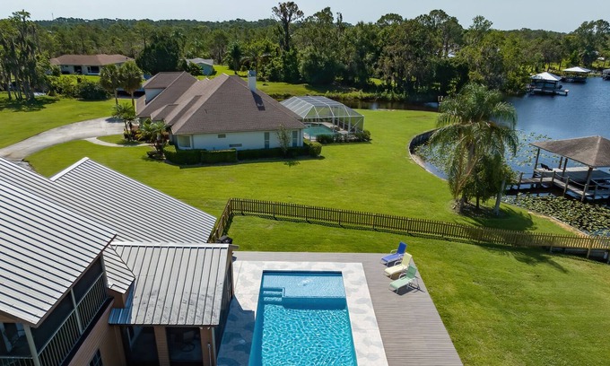 Lake Placid Cabina | Lakefront Lodge with Pool