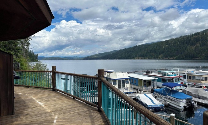 Coolin Casa | Lakefront Lodging at a Marina in Beautiful Cavanaugh Bay on Priest Lake
