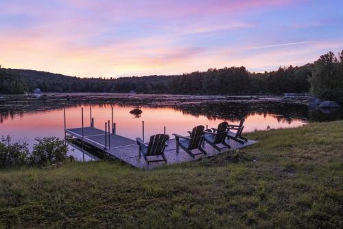 Washington Casa | Lakefront Log Cabin on 2 acres