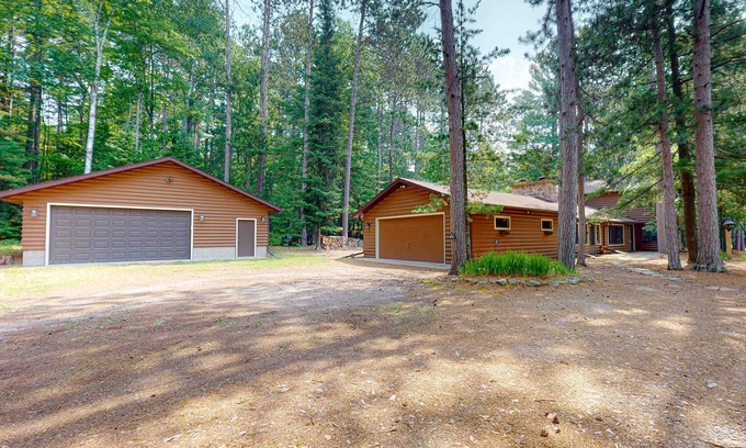 Eagle River Casa | Lakefront log cabin on Stone Lake w/2 docks, fire place, paddle boat, & WIFI